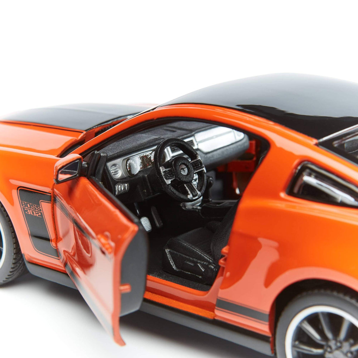 Maisto 1:24 Ford Mustang Boss 302 Die-Cast Model Orange
