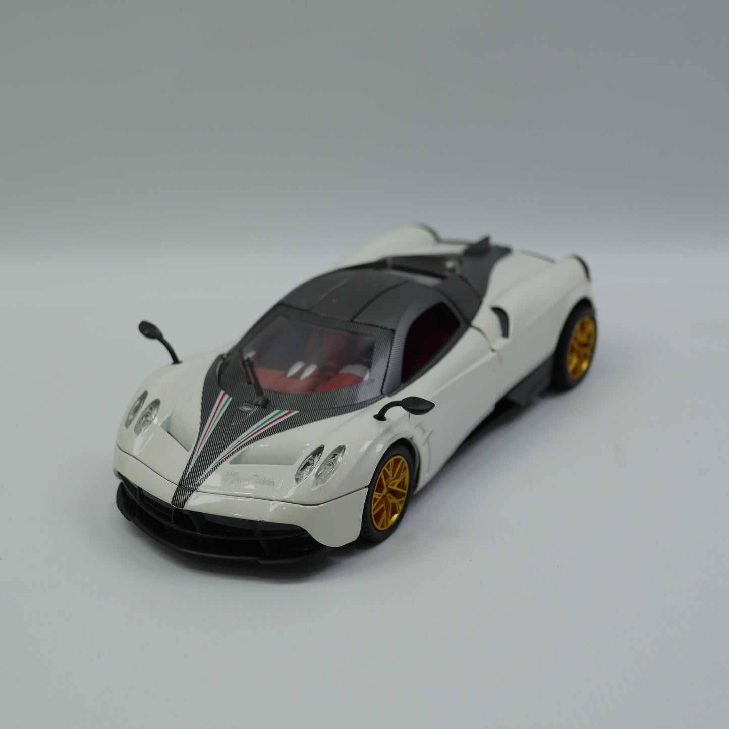 1:24 Musical Pagani Die-Cast Model Car - Assorted Color
