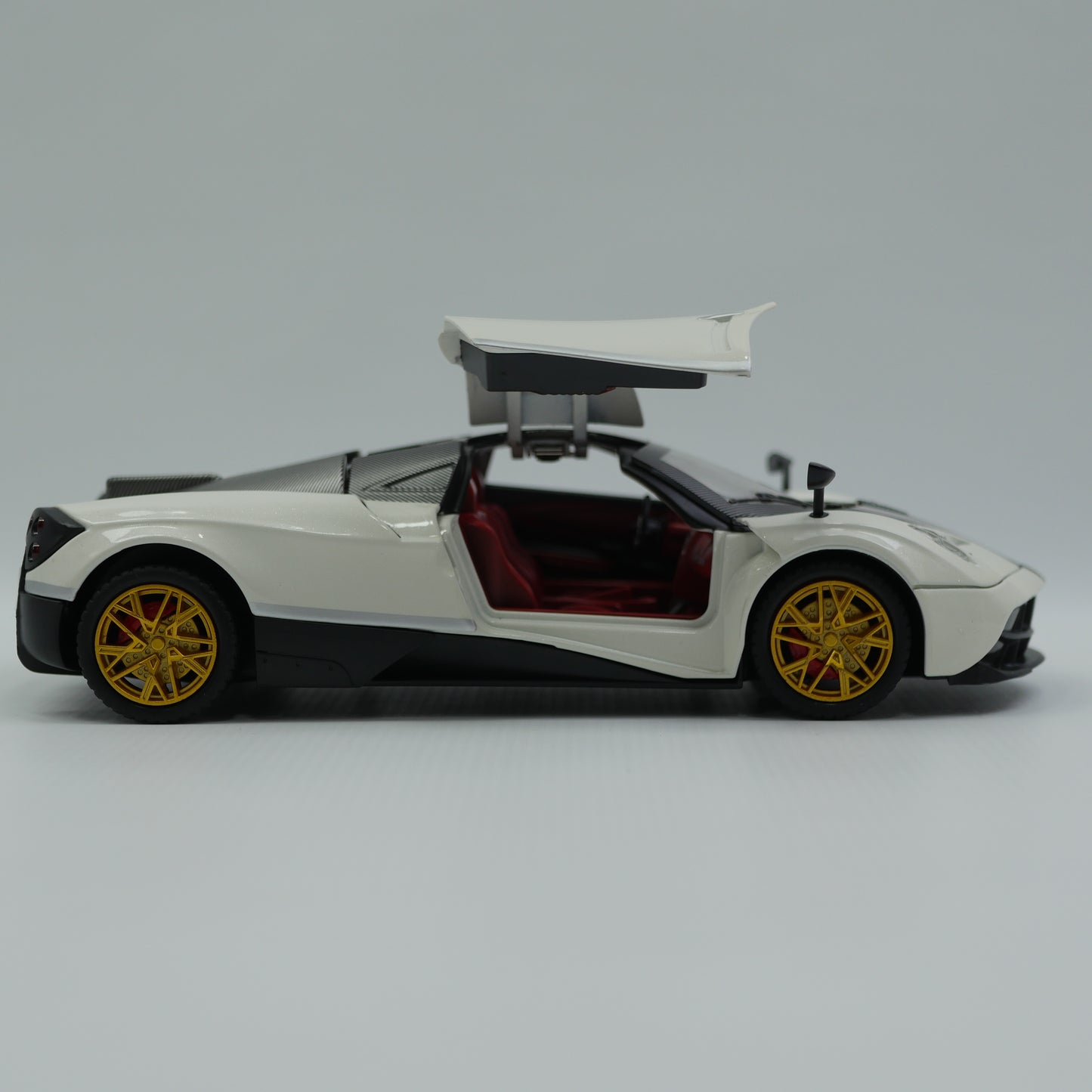 1:24 Musical Pagani Die-Cast Model Car - Assorted Color