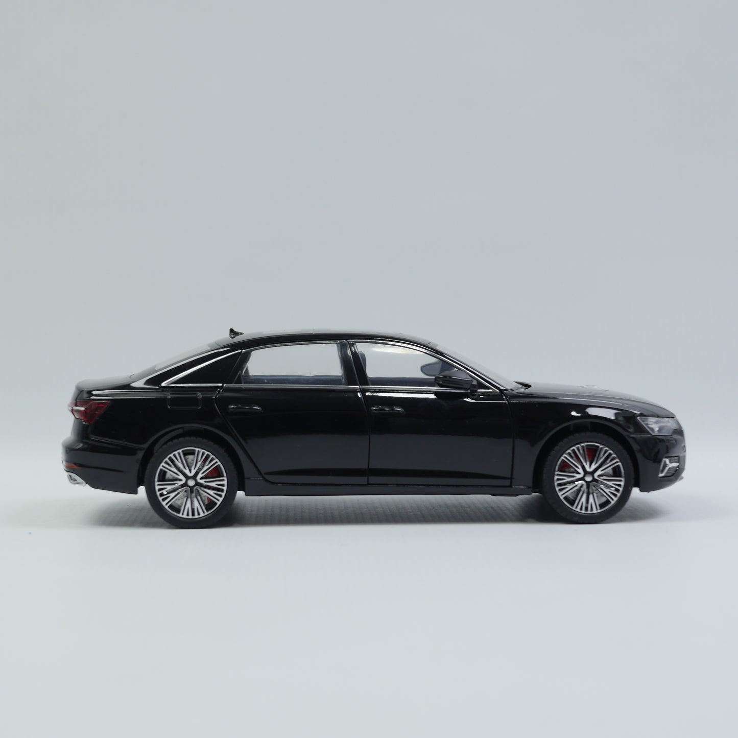 1:24 Audi Musical Toy Car