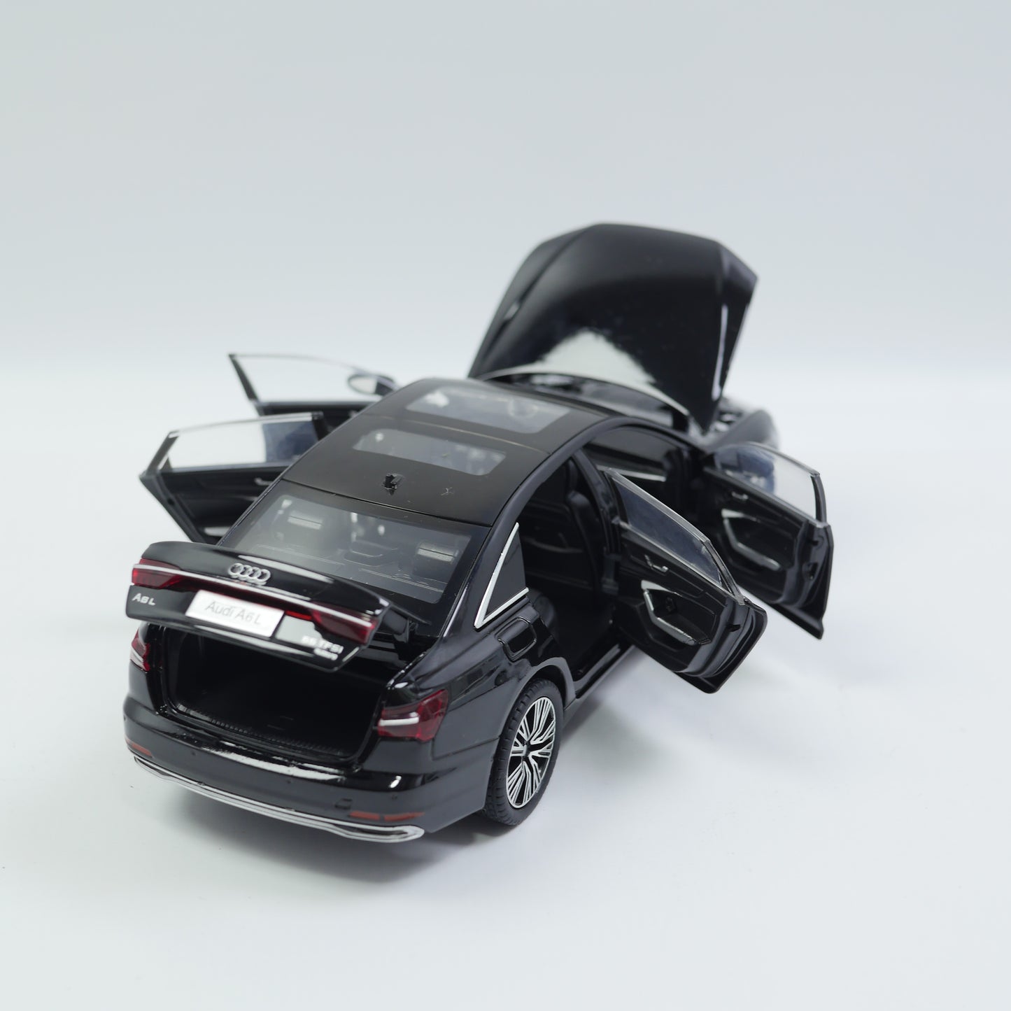 1:24 Audi Musical Toy Car