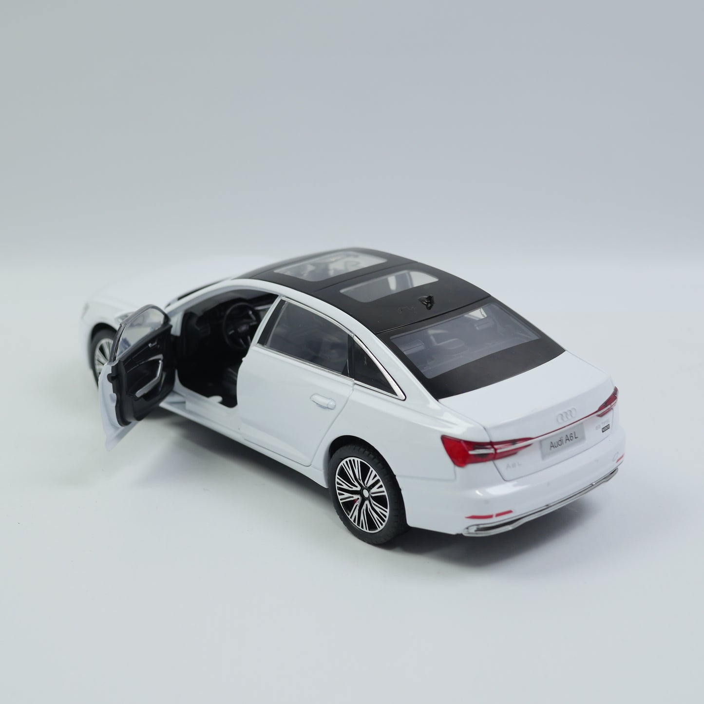 1:24 Audi Musical Toy Car