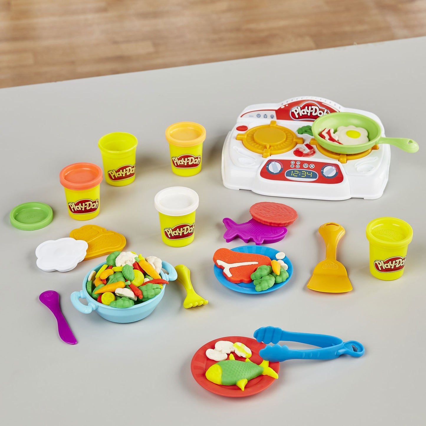 Hasbro Play-Doh Kitchen Creations Stovetop Cooking Set