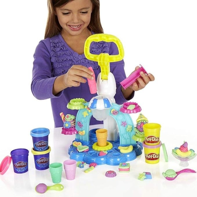 Hasbro Play-Doh Kitchen Creations Swirl 'n Scoop Ice Cream Set