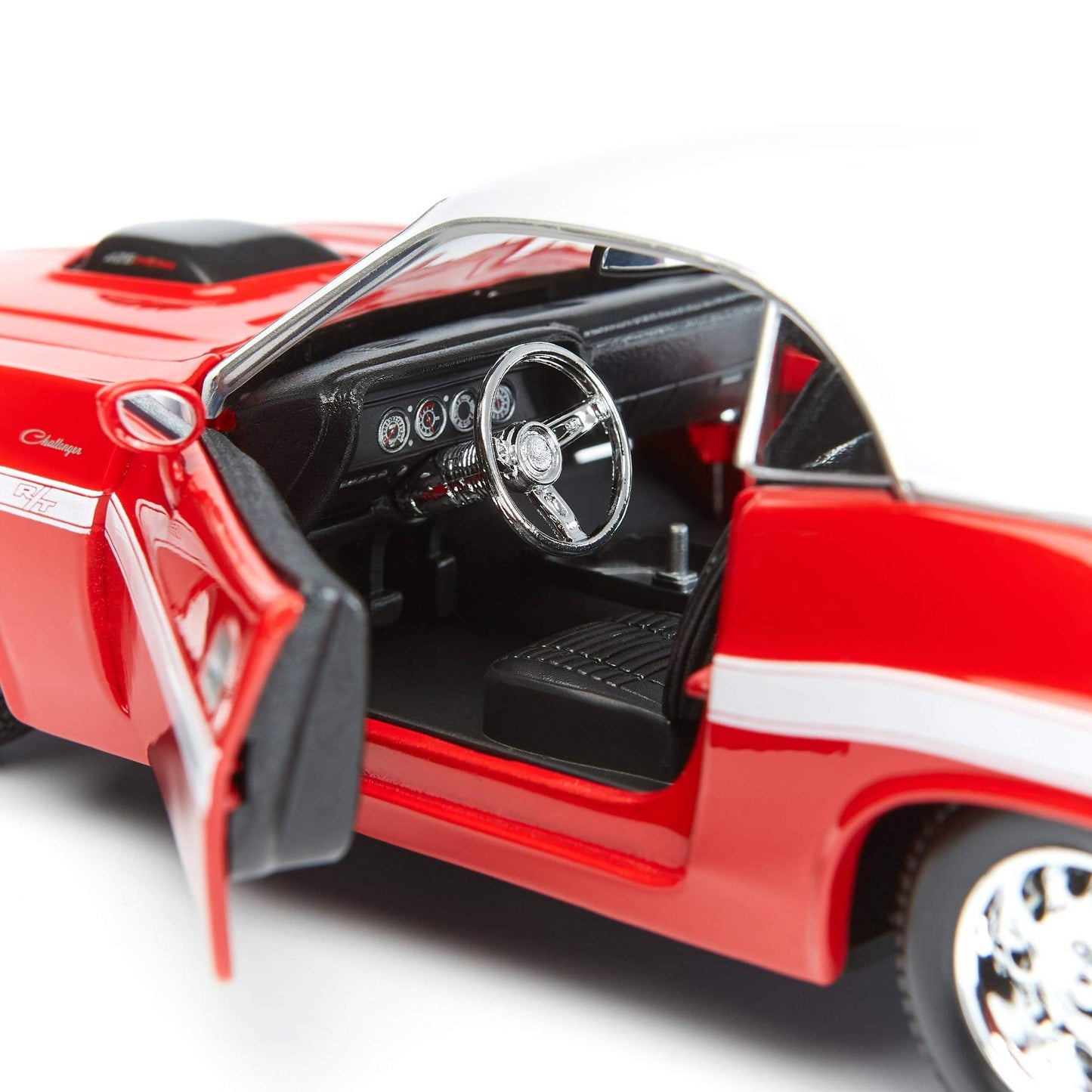 Maisto 1:24 Dodge Challenger R/T Coupe Die-Cast Model